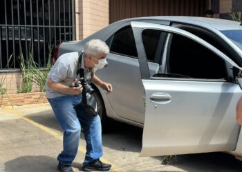 Polícia realiza perícia em carro de colunista social morto em Rio Branco