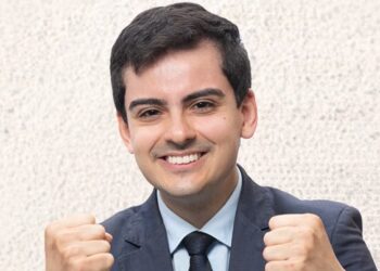 Dudu Camargo é o grande campeão de A Fazenda 17, com 75,88% dos votos