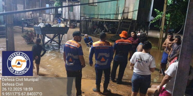 Rio Acre ultrapassa 14 metros da cota de transbordamento após chuvas intensas em Rio Branco