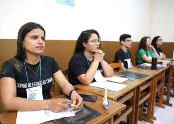 Governo do Acre amplia cursos de inglês e espanhol a distância para mais três municípios em 2026