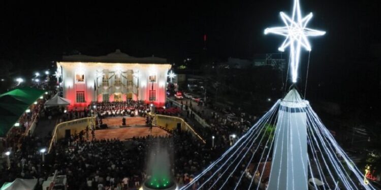 Fim de Ano da Família inicia com acender das luzes em frente ao Palácio Rio Branco e Cantata de Natal