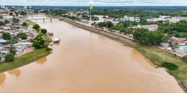 Rio Acre registra nova redução no nível das águas após 24h sem chuvas