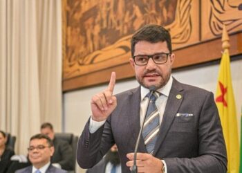 Relatora explica redução de pena e julgamento de Gladson Camelí fica para 2026 após pedido de vista