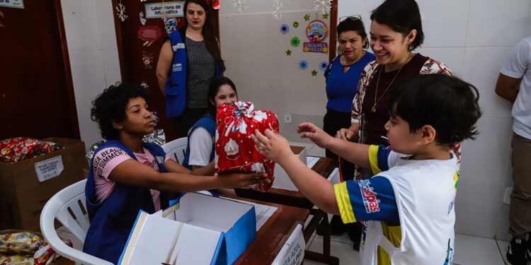 Prefeitura de Rio Branco realiza ação inédita com entrega de 50 mil presentes de Natal