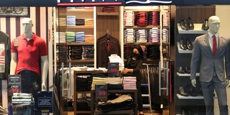 Entenda os direitos do consumidor para trocas de presentes de Natal