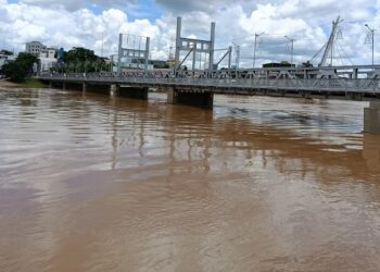 Defesa Civil inicia retorno de famílias após recuo do Rio Acre nesta quarta