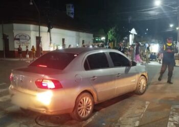 Motorista é sequestrado durante corrida e se joga de carro em movimento em Rio Branco