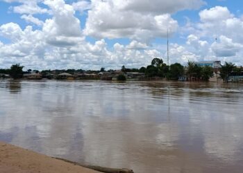Nível do Rio Acre recua 26 cm em 24 horas mesmo com alto índice de chuva, aponta Defesa Civil