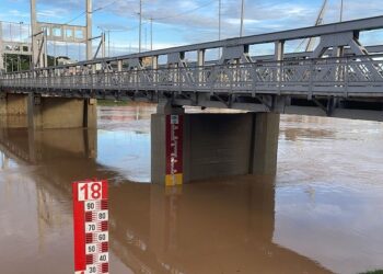 Rio Acre recua nesta quarta, mas segue próximo da cota de alerta em Rio Branco