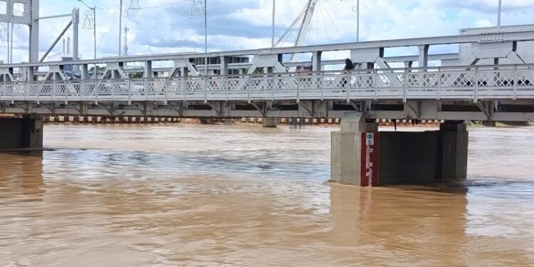 Rio Acre alcança 13,90 metros e acende alerta para possível transbordo ainda nesta sexta-feira