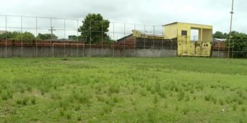 Centro Poliesportivo da Baixada vira símbolo de abandono no Acre