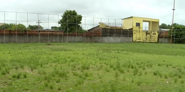 Centro Poliesportivo da Baixada vira símbolo de abandono no Acre