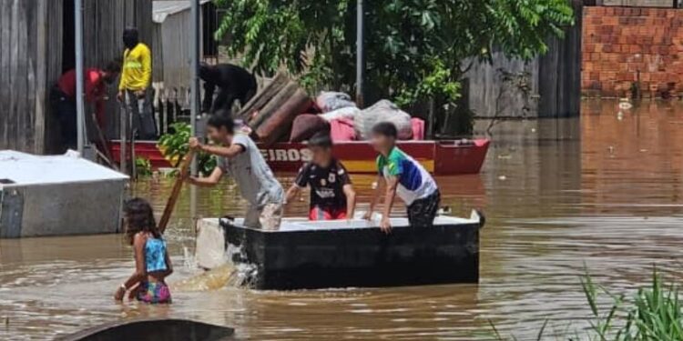Cheias dos rios Acre e Iaco levam Epitaciolândia e Sena Madureira a decretar situação de emergência nesta sexta