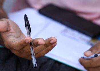 Notas do Enem 2025 estão disponíveis; veja onde consultar e como aplicar o resultado