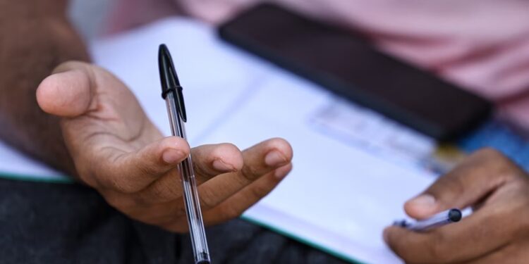 Notas do Enem 2025 estão disponíveis; veja onde consultar e como aplicar o resultado