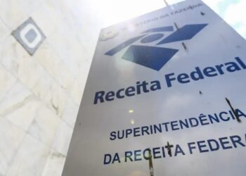 Receita nega aumento de imposto para professores com novo piso