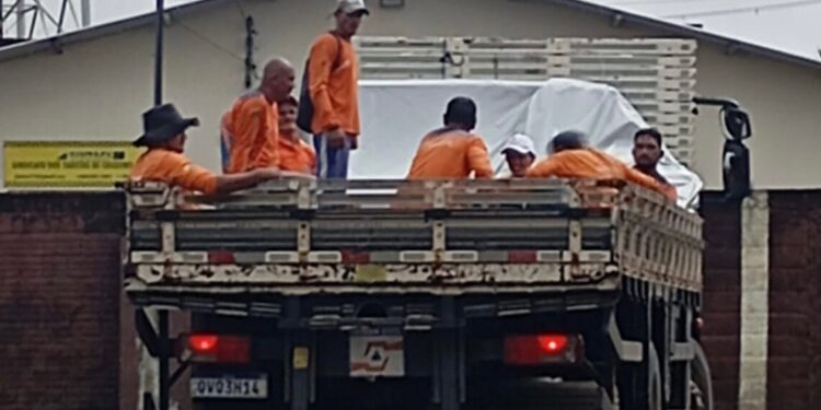 Após fortes chuvas, Defesa Civil remove famílias de áreas de risco em Cruzeiro do Sul