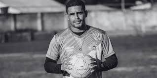 Sepultamento do jogador Jonatas Fadell ocorre no Cemitério Morada da Paz, em Rio Branco