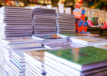 Volta às aulas: como economizar no material escolar sem cair em ciladas