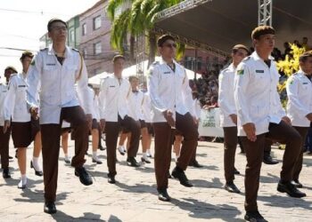 Alunos do Colégio Militar Tiradentes se destacam na redação do Enem 2025