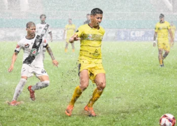 Com chuva e gol olímpico, segunda rodada do Acreano tem jogo suspenso e líder isolado