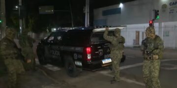 Motorista de aplicativo se joga do carro para escapar de assalto na noite de sábado em Rio Branco