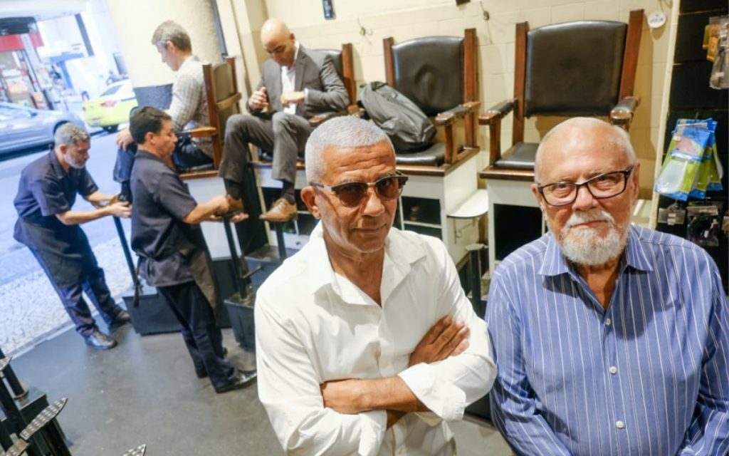 Joel Pereira e Álvaro Francisco Cardoso administram uma engraxatariaPedro Ivo/Agência O Dia